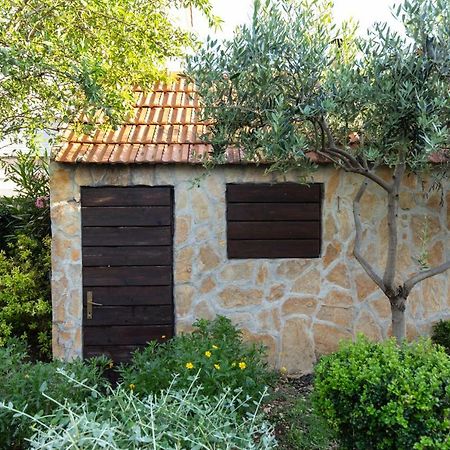 Appartamento Apartman Topic Kaštela Esterno foto