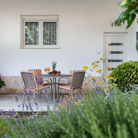 Appartamento Apartman Topic Kaštela Esterno foto