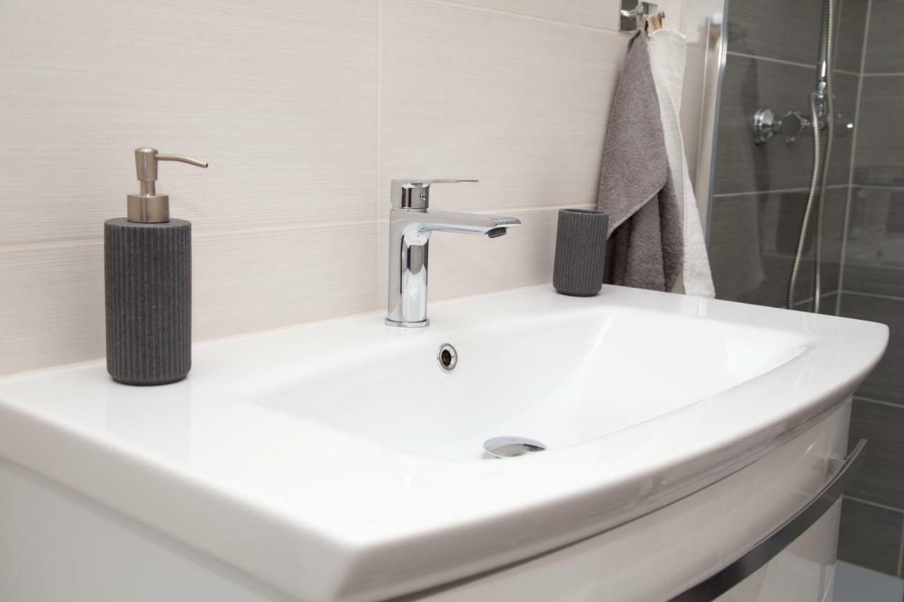Appartamento Apartman Topic Kaštela Esterno foto
