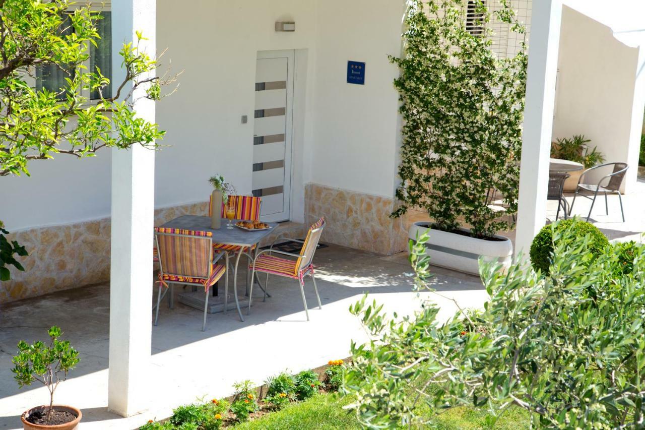 Appartamento Apartman Topic Kaštela Esterno foto