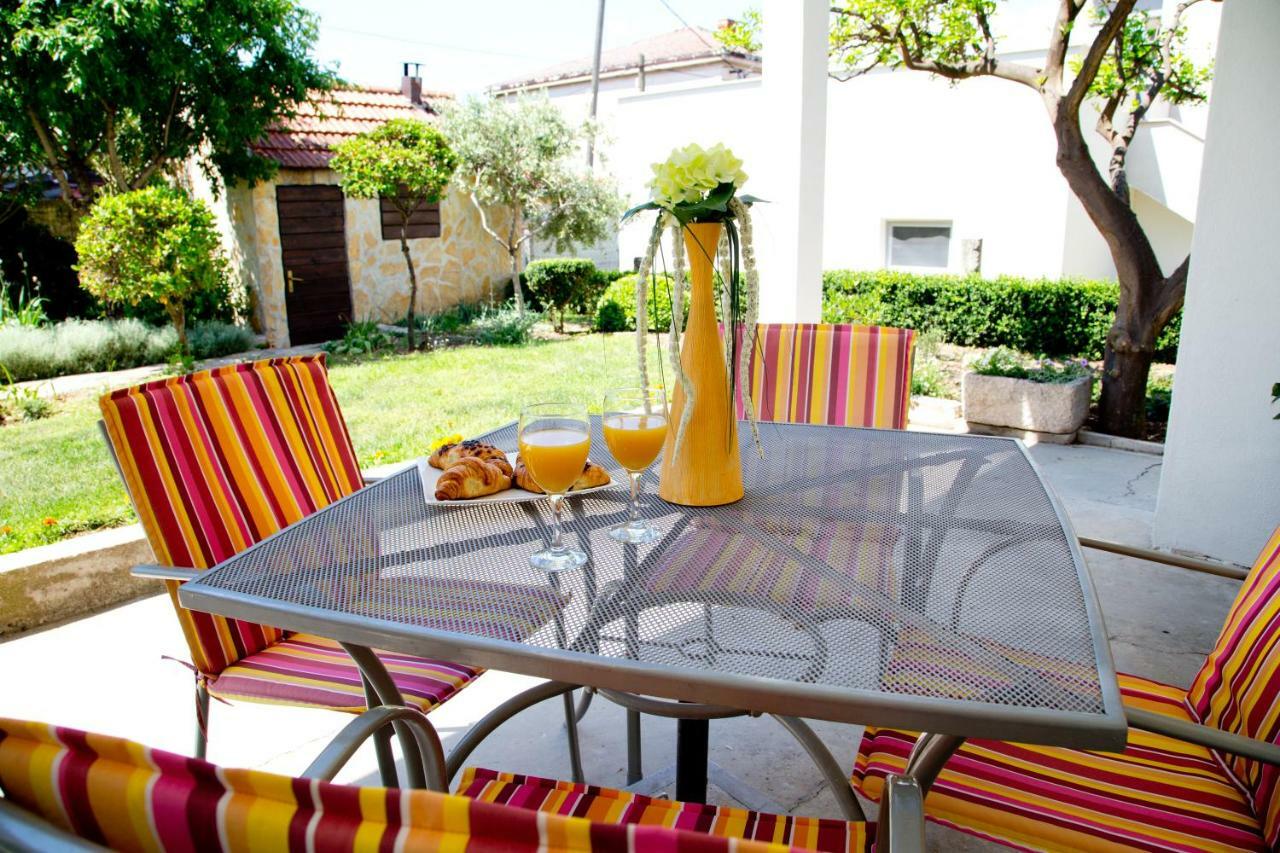 Appartamento Apartman Topic Kaštela Esterno foto