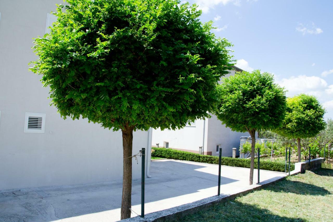 Appartamento Apartman Topic Kaštela Esterno foto